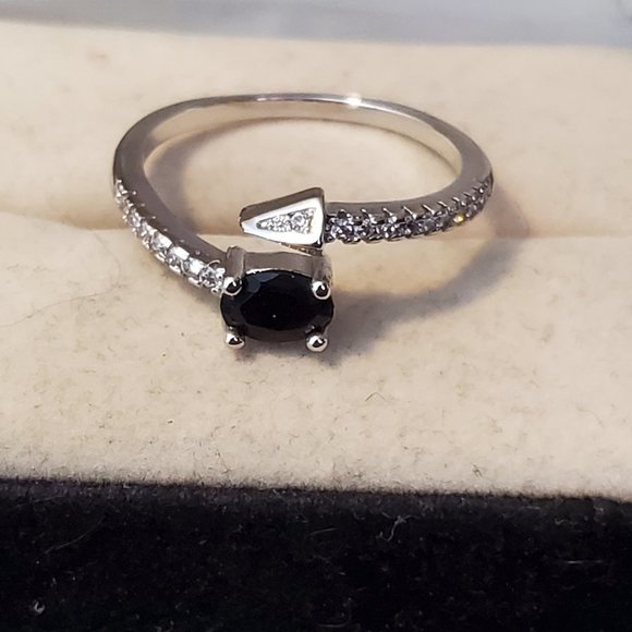 Silver Tone Size 8 Onyx Wrap Ring Arrow Fashion - Picture 1 of 2